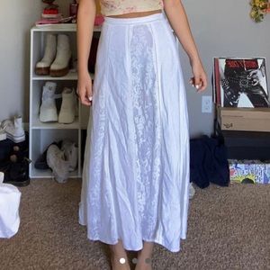 White long skirt with lace